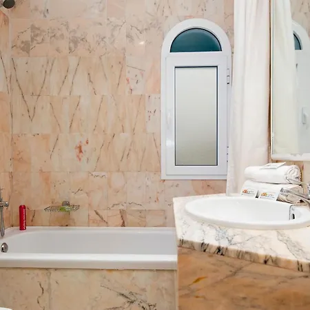 Semesterbostad Villa Lara 6 *